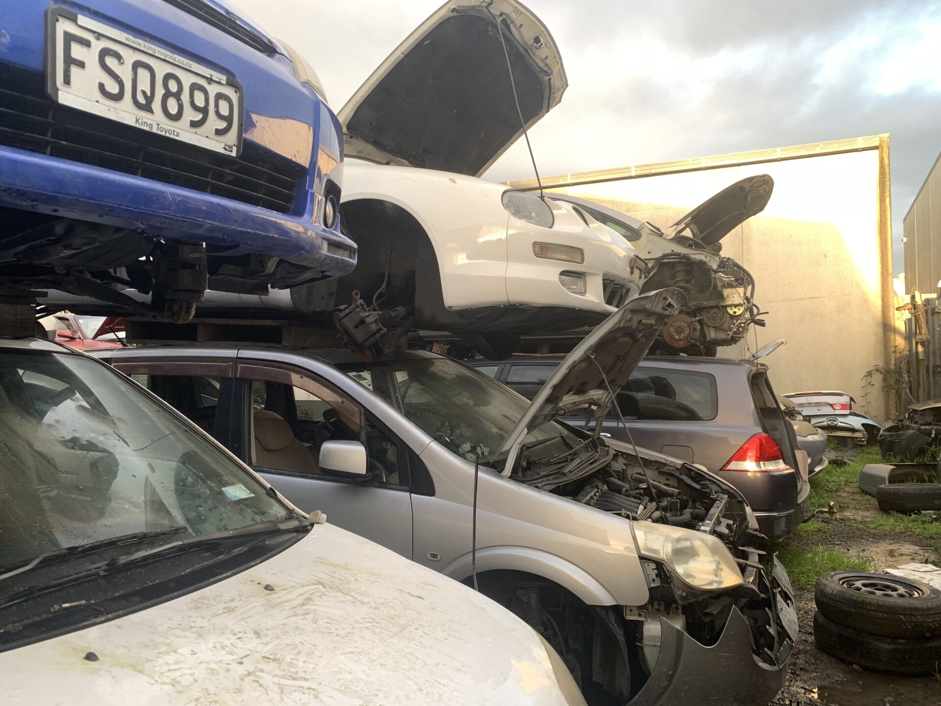 car wreckers paeroa